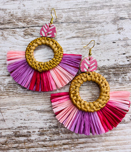 Pink raffia, rattan and leather earring